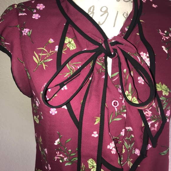 Floral bow burgundy blouse size L large - Picture 2 of 6